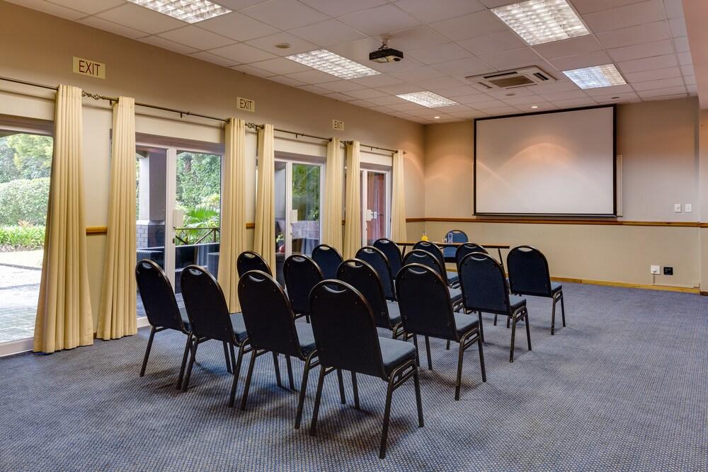 BON Hotel Empangeni Bagian luar foto